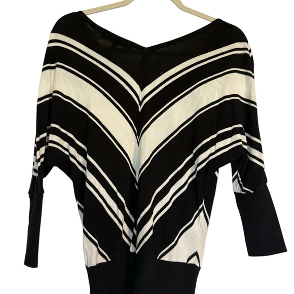 White House Black Market V-Neck Chevron Sweater - Picture 2 of 4
